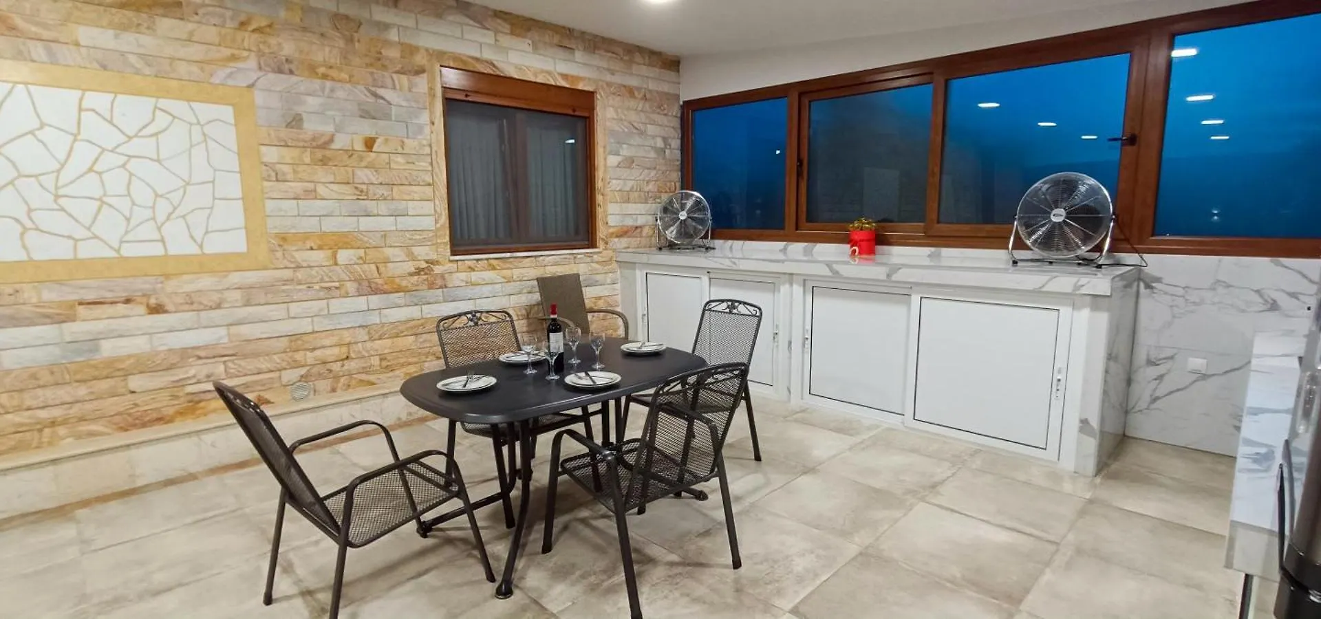 Victoria'S Apartments Nea Triglia